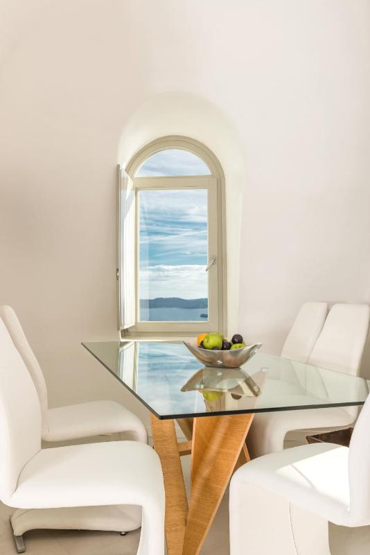 Elite Suite with Private Heated Outdoor Pool & Caldera Sea View image 3