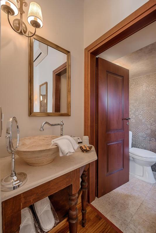 Standard Double Room image 2