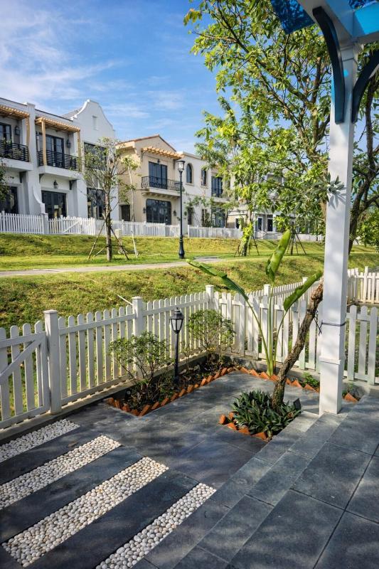 Elegant Seaside Villa in Phan Thiet - image 24
