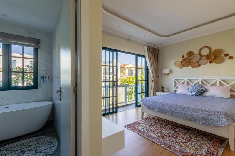 Elegant Seaside Villa in Phan Thiet - image 13