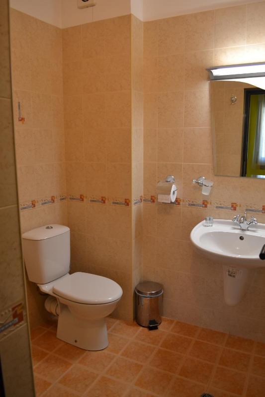 Queen Room image 2
