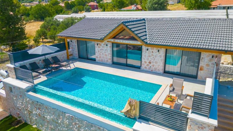 Sarıbelen 2 bedroom villa with private pool hot tub - image 22