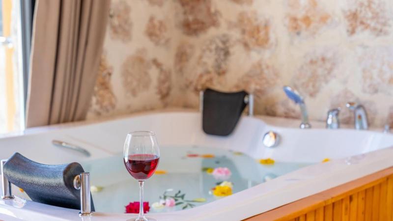 Sarıbelen 2 bedroom villa with private pool hot tub - image 47