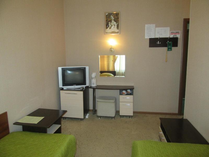 Twin Room image 3