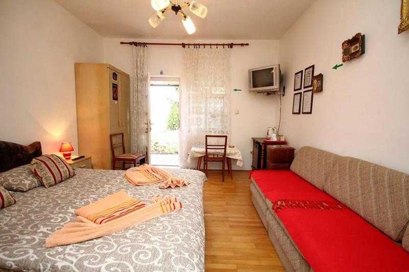 Triple Room with Private Bathroom image 2