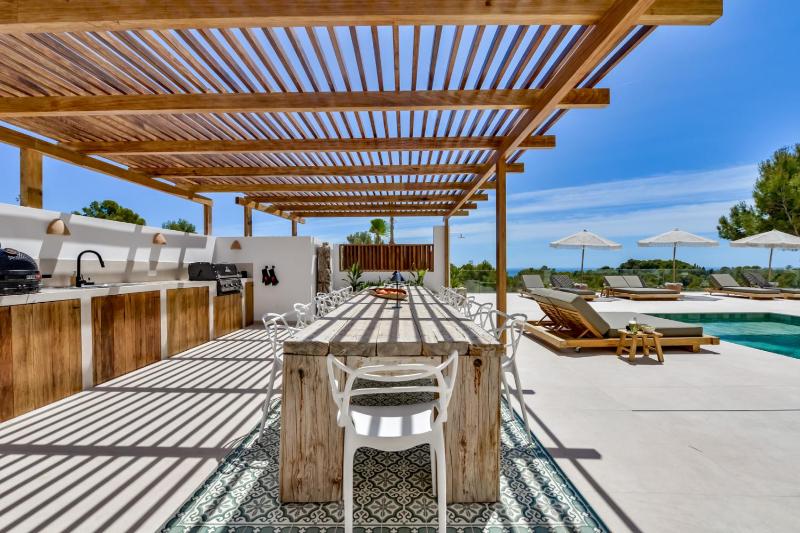 VILLA LUJO - By Almarina Villas - image 22