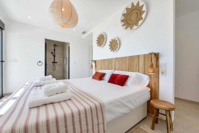 VILLA LUJO - By Almarina Villas - image 6