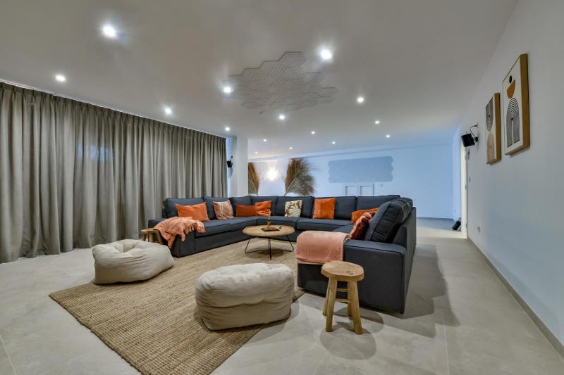 VILLA LUJO - By Almarina Villas - image 18