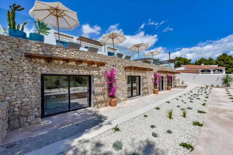VILLA LUJO - By Almarina Villas - image 23