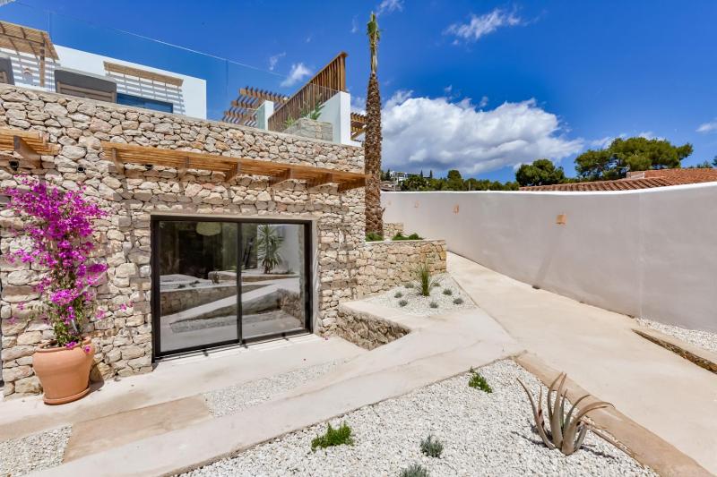VILLA LUJO - By Almarina Villas - image 32