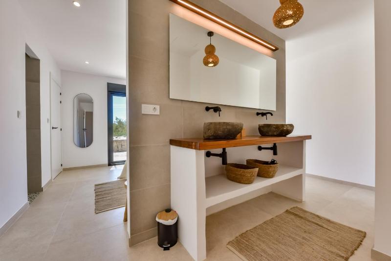 VILLA LUJO - By Almarina Villas - image 24