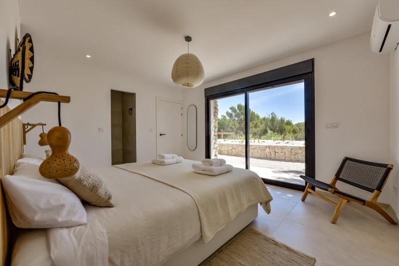 VILLA LUJO - By Almarina Villas - image 30