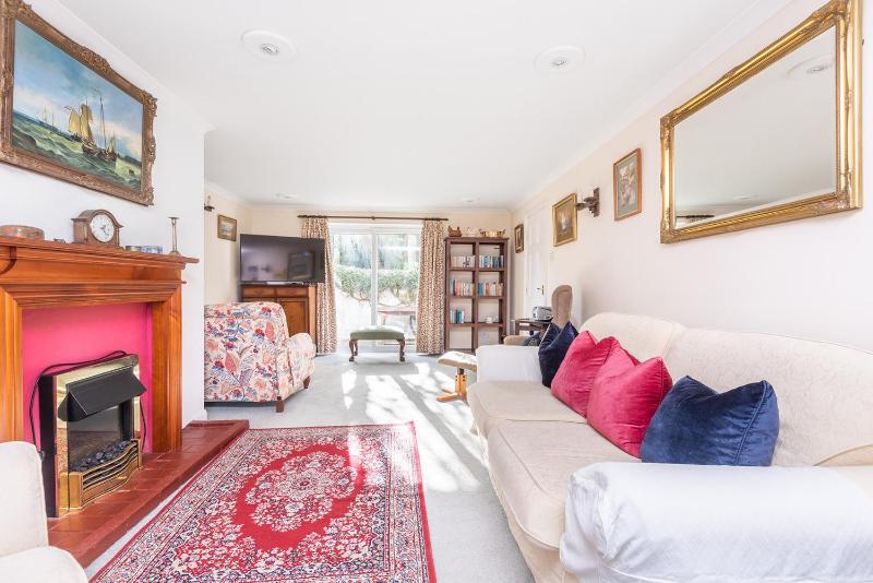 Clovelly Cottage - image 2