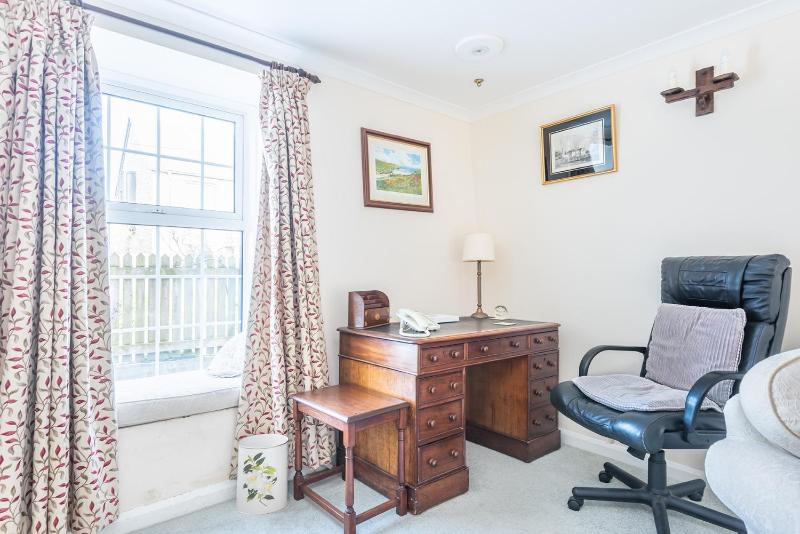 Clovelly Cottage - image 4