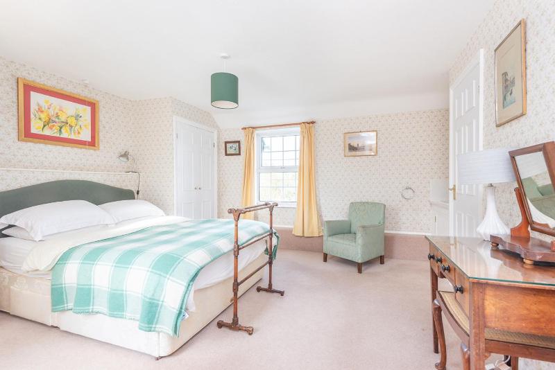 Clovelly Cottage - image 8