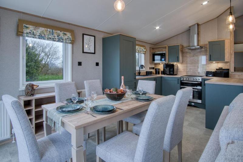 Carn Springs Lodge - 3 Bed - Devonshire Dr - Tenby - image 26