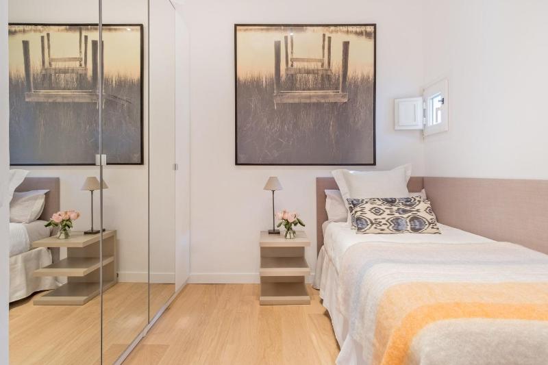 Charming Apartment with Terrace in Salamanca - image 2