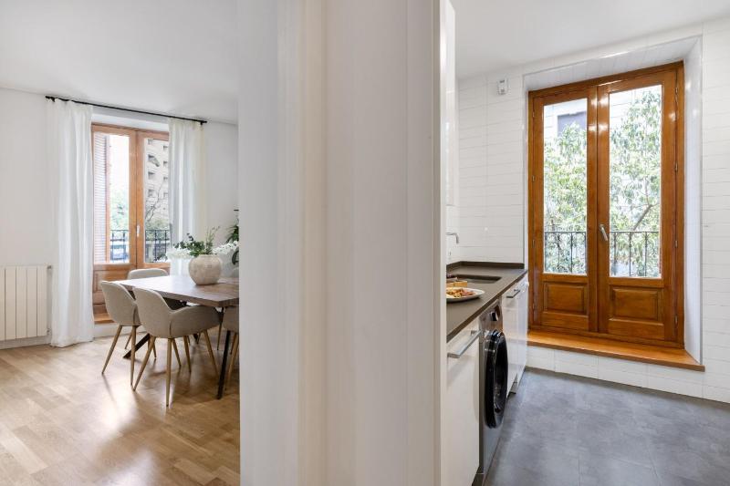 Elegant 3BR Apartment in Central Alcalá - image 10