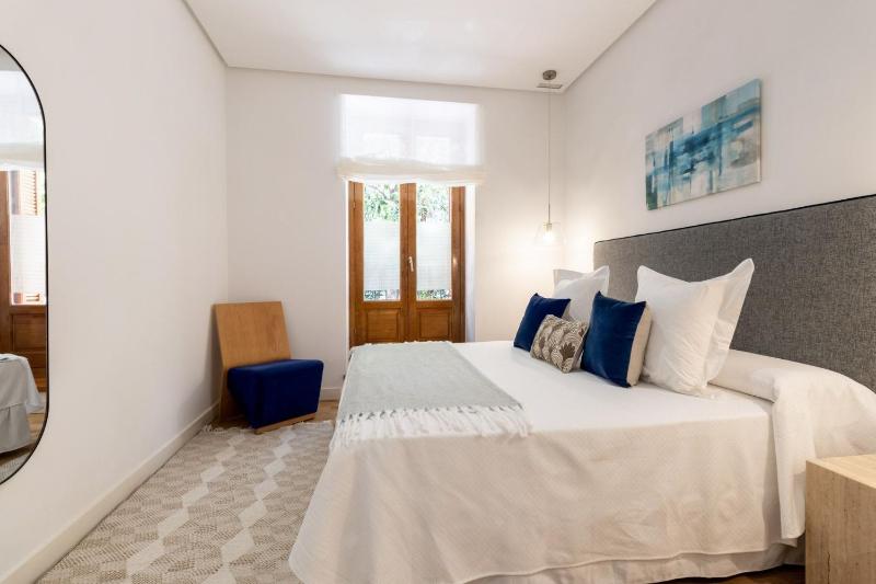 Elegant 3BR Apartment in Central Alcalá - image 4