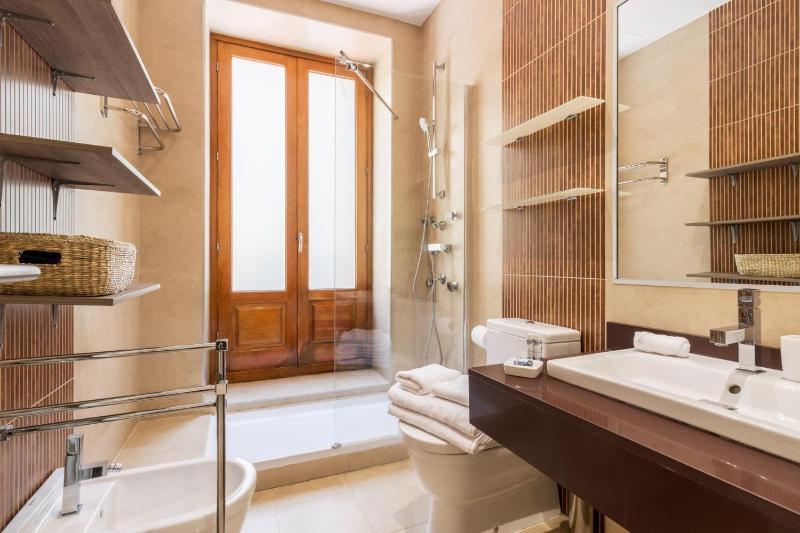 Elegant 3BR Apartment in Central Alcalá - image 12