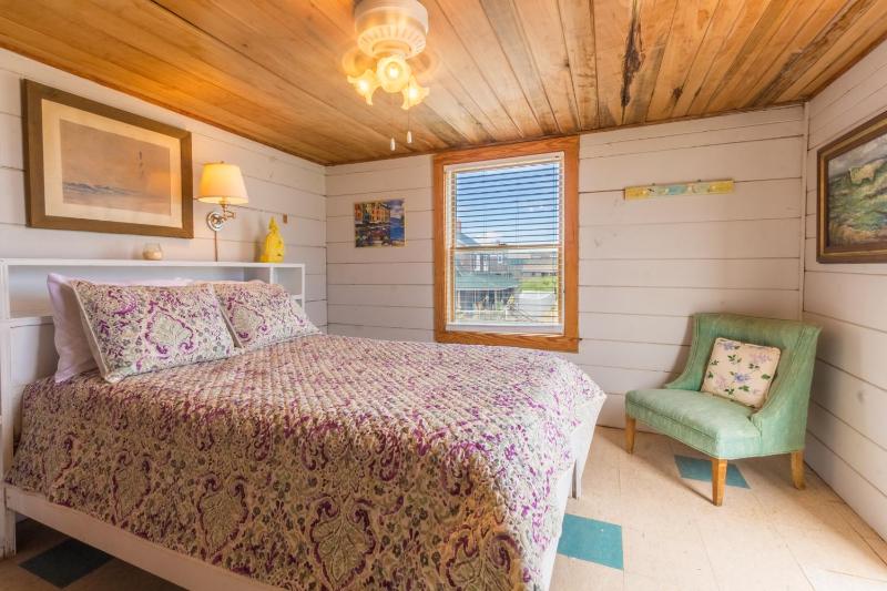 5452 - Sea Captain's Cottage - image 18