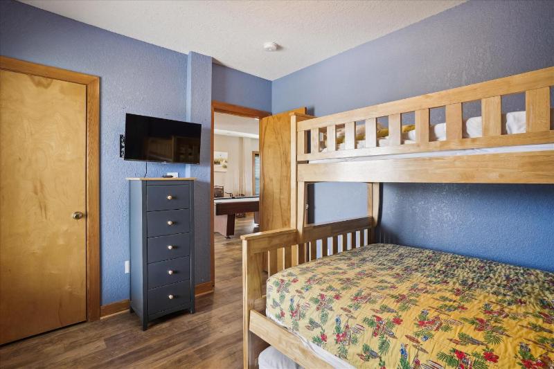 5863 - Belvidere East - image 36