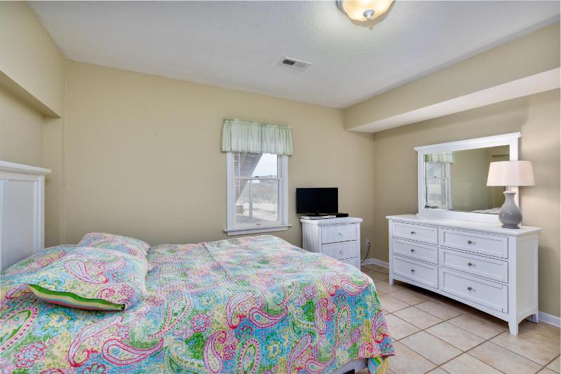 5458 - Pier 1 Retreat - image 5