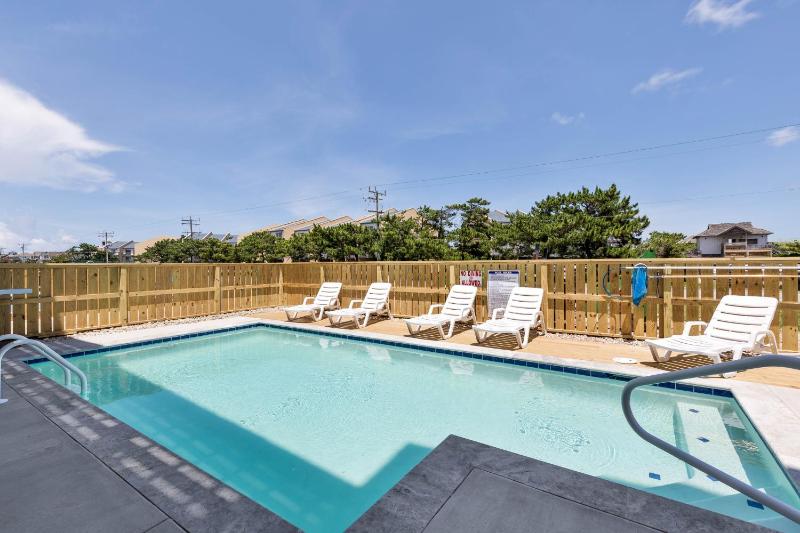5546 - Coral Quarters - image 4