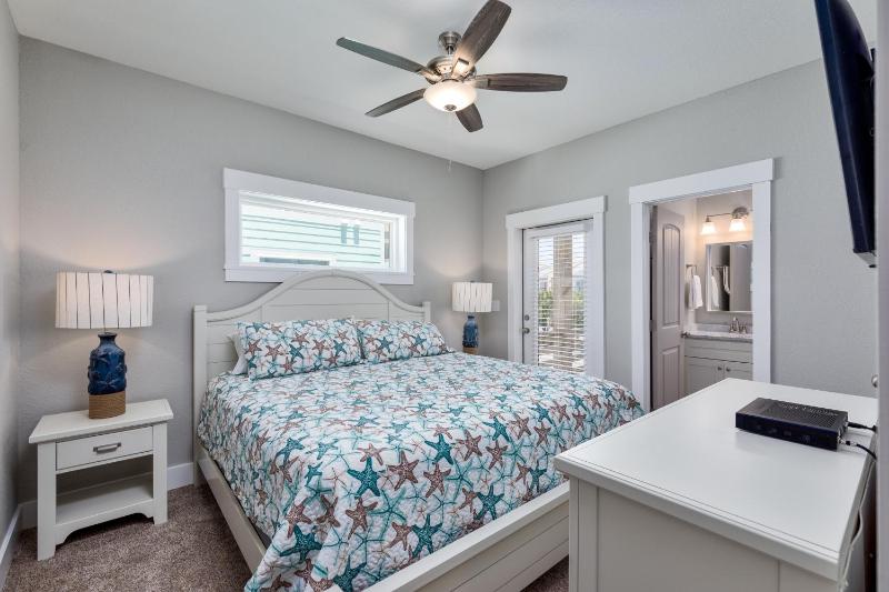 5546 - Coral Quarters - image 3