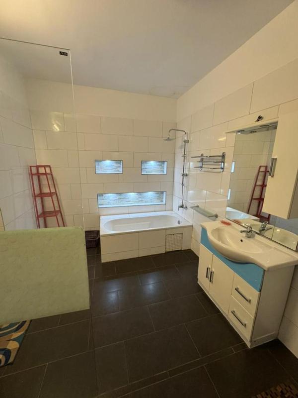 Maison meuble de luxe trois chambres salon - image 1