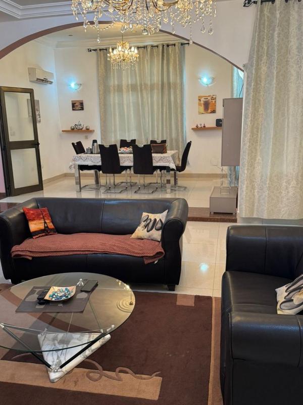 Maison meuble de luxe trois chambres salon - image 9