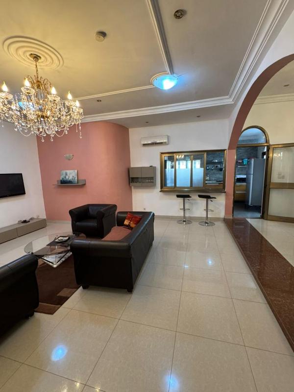 Maison meuble de luxe trois chambres salon - image 15