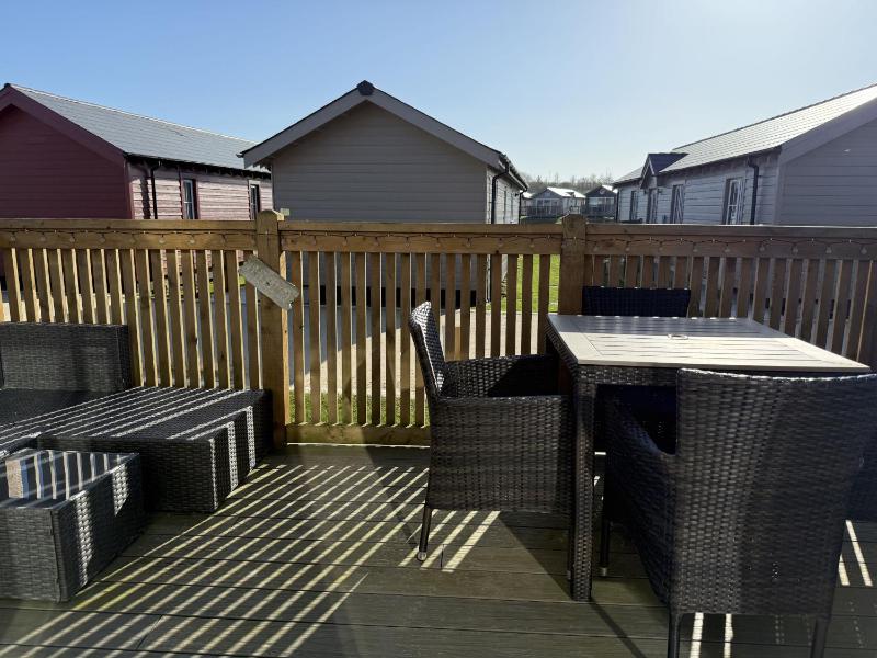 The Dog House on the Meadows The Bay Filey enclosed deck 2 bedrooms with ensuites 2 dogs welcome - image 25