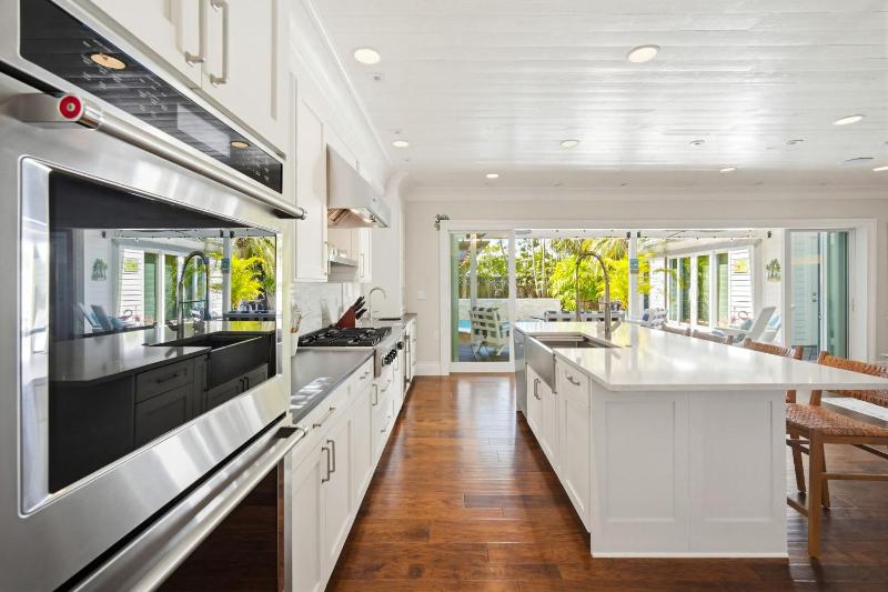 Luxury Residence in Old Town Key West w Pool - image 15