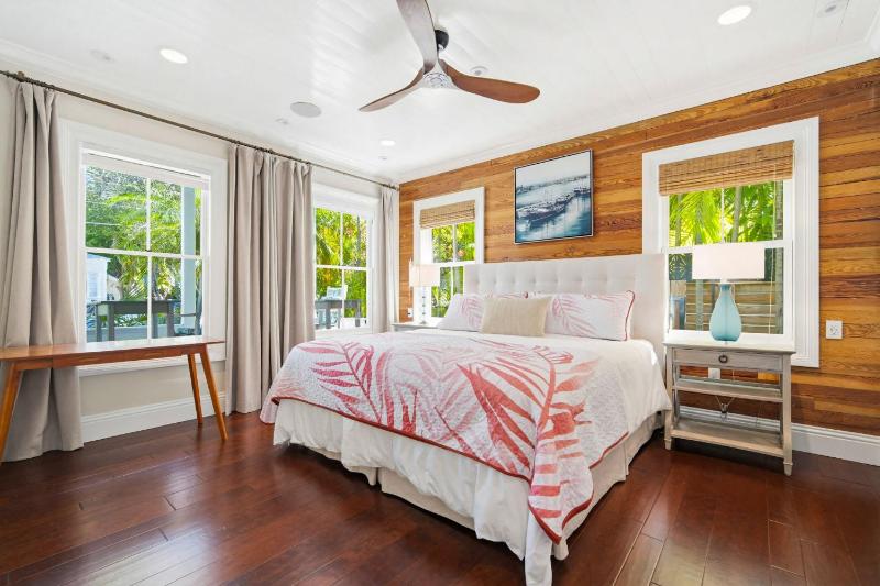Luxury Residence in Old Town Key West w Pool - image 36