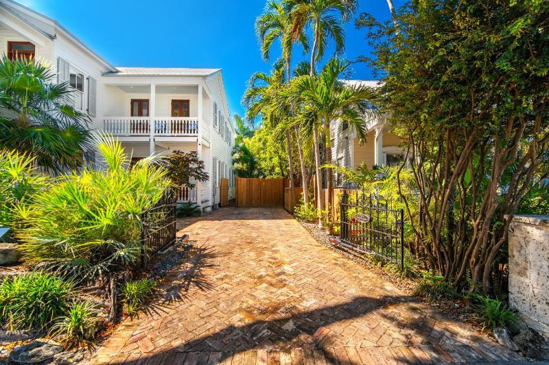 Luxury Residence in Old Town Key West w Pool - image 2