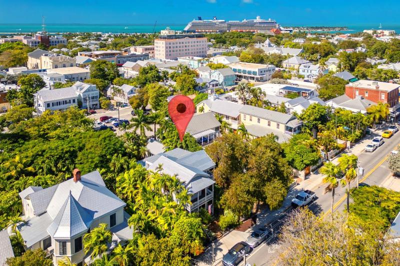 Luxury Residence in Old Town Key West w Pool - image 13