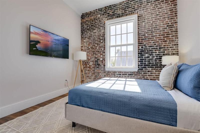 Harbor House Penthouse- B - image 6