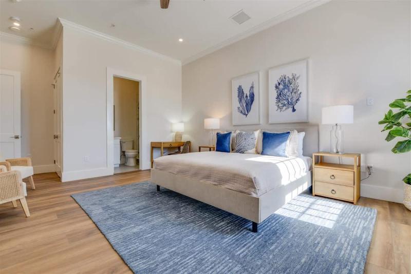 Harbor House Penthouse- B - image 10