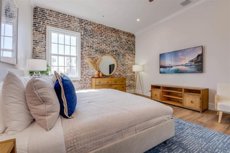 Harbor House Penthouse- B - image 15