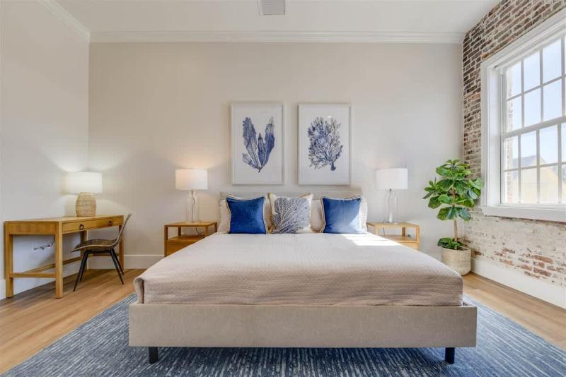 Harbor House Penthouse- B - image 2