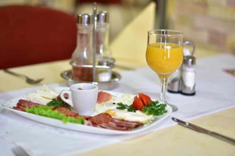 Deluxe Twin Room image 4