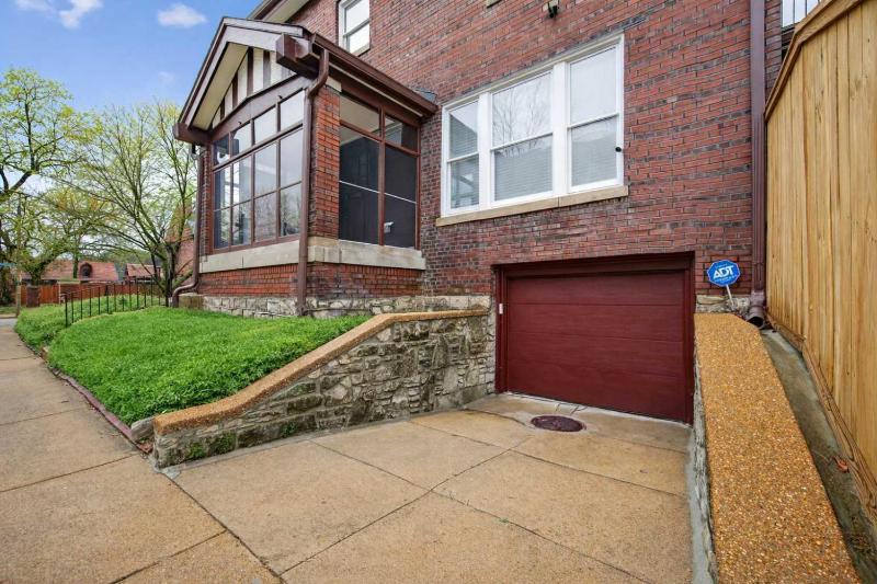 Cozy Central West End Home Near Downtown STL ABODEbucks - image 15
