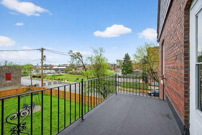 Cozy Central West End Home Near Downtown STL ABODEbucks - image 3