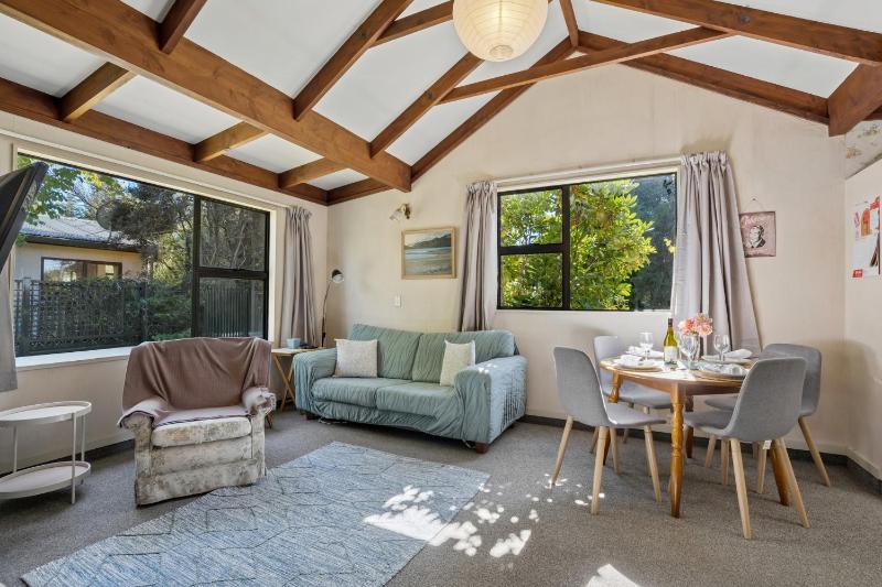 Ward Cottage - Wanaka Holiday Home - image 9
