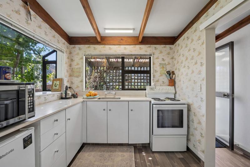 Ward Cottage - Wanaka Holiday Home - image 3