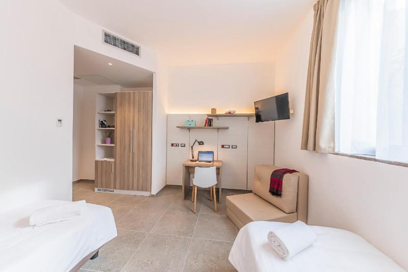 Double or Twin Room image 4