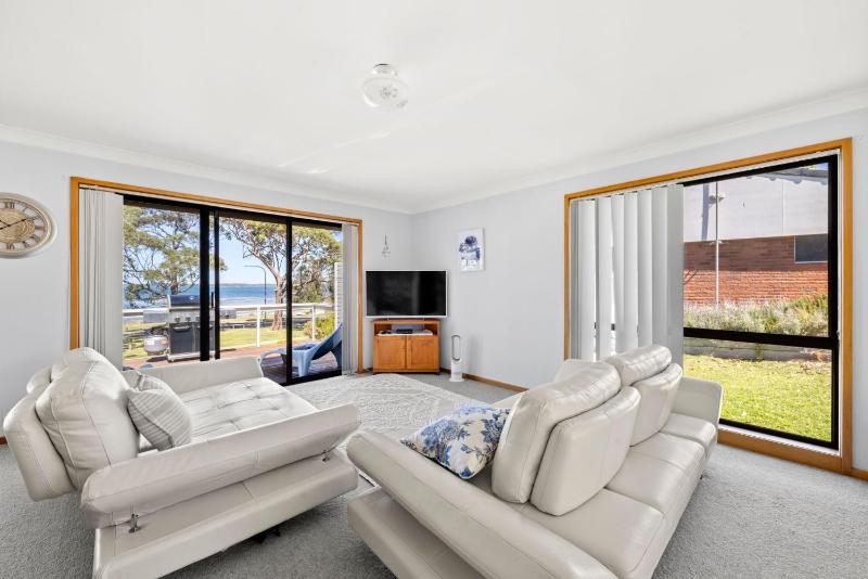 The Bay House - Fireplace - Waterfront - image 27