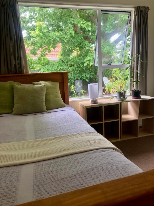 Cosy Room in Prime Location - image 13