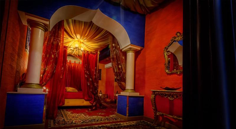 Deluxe Suite with Spa Bath image 4